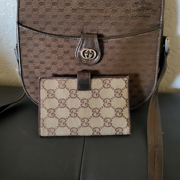 Gucci Brown Monogram Messenger Bag And Wallet - Picture 2 of 13